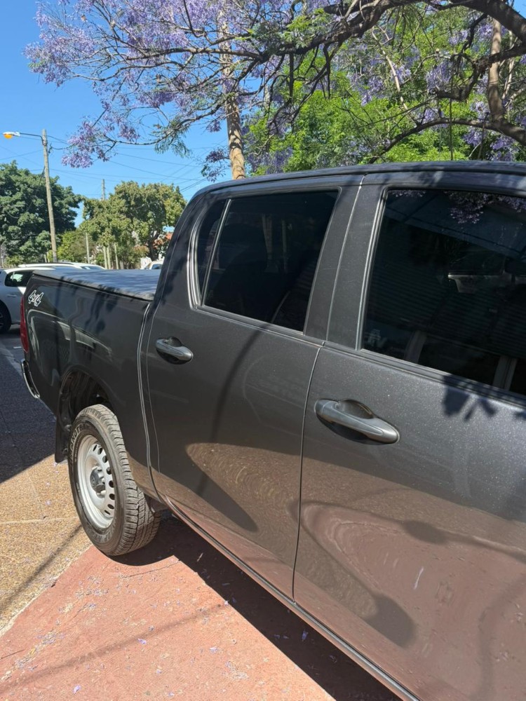 Toyota Hilux — foto 8